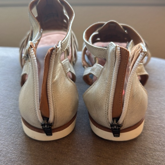 New Women’s size 11 Gladia  style sandals - Picture 4 of 6